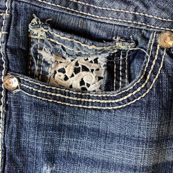 WALLFLOWER jeans size 7 two front buttons low rise crocheted embellished - Picture 5 of 14